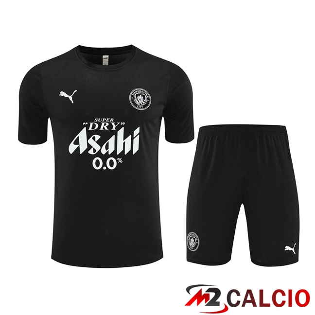 Insieme T Shirt Allenamento Manchester United + Pantaloncini Nero 2025/2026  Insieme T Shirt Allenamento Manchester United + Pantaloncini Nero 2025/2026
